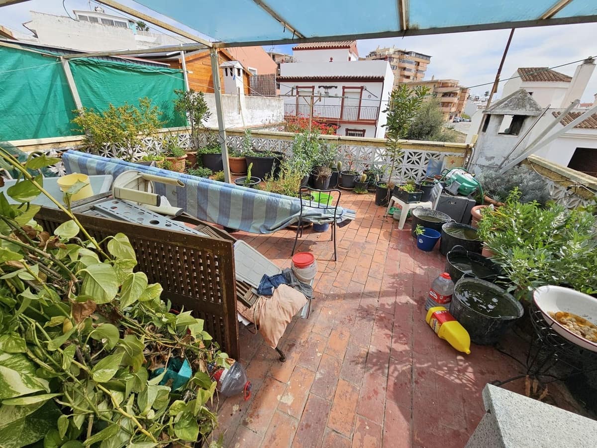 5 bedroom Townhouse for sale in Estepona with pool garage - € 395,000 (Ref: 10082702)