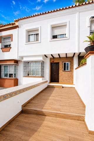 3 soverom Hus til salgs i Lomas De Marbella, Marbella med svømmebasseng garasje - € 875 000 (Ref: 10082738)