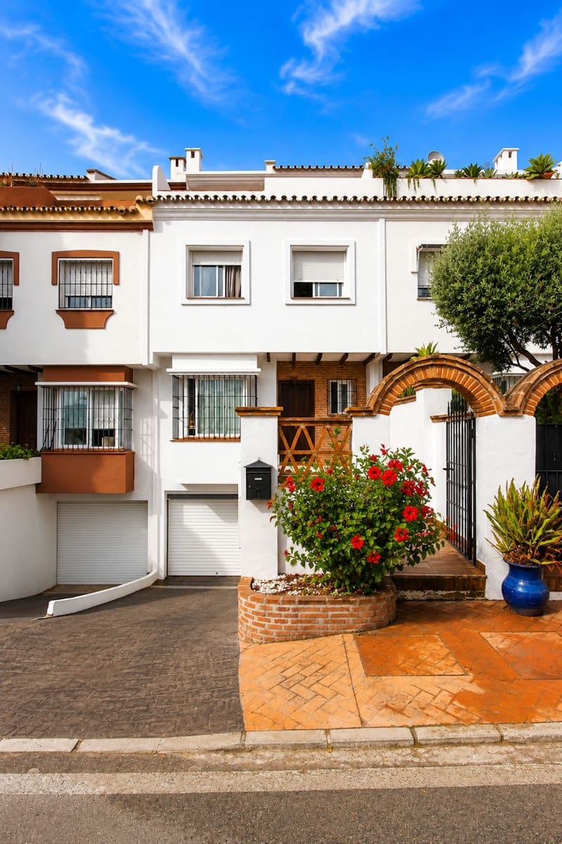 3 soverom Hus til salgs i Marbella med svømmebasseng garasje - € 875 000 (Ref: 10082738)
