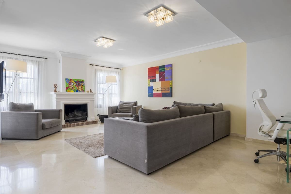5 soveværelse Byhus til salg i Benahavis med swimmingpool garage - € 995.000 (Ref: 10082745)