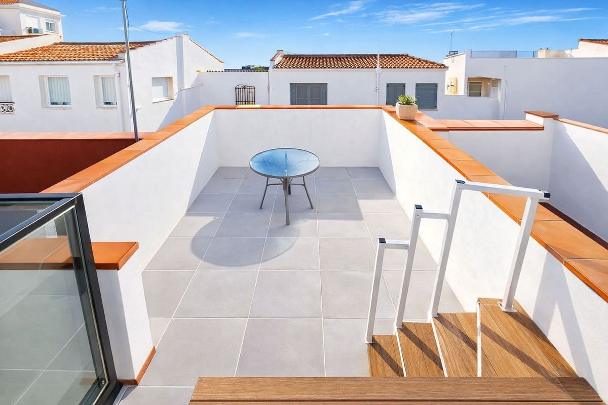 1 bedroom Townhouse for sale in Punta de la Chullera with garage - € 220,000 (Ref: 10082785)