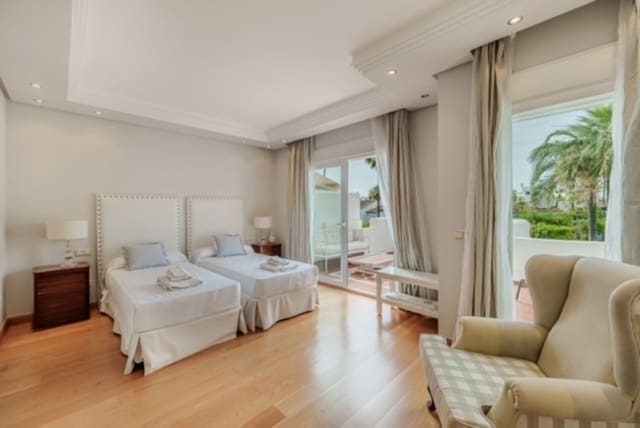 4 sypialnia Dom na sprzedaż w Zona Calvario, Estepona - 1 475 000 € (Ref: 10082798)