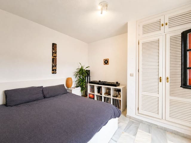 3 bedroom Townhouse for sale in La Duquesa / Puerto de la Duquesa, Manilva - € 399,000 (Ref: 10082802)
