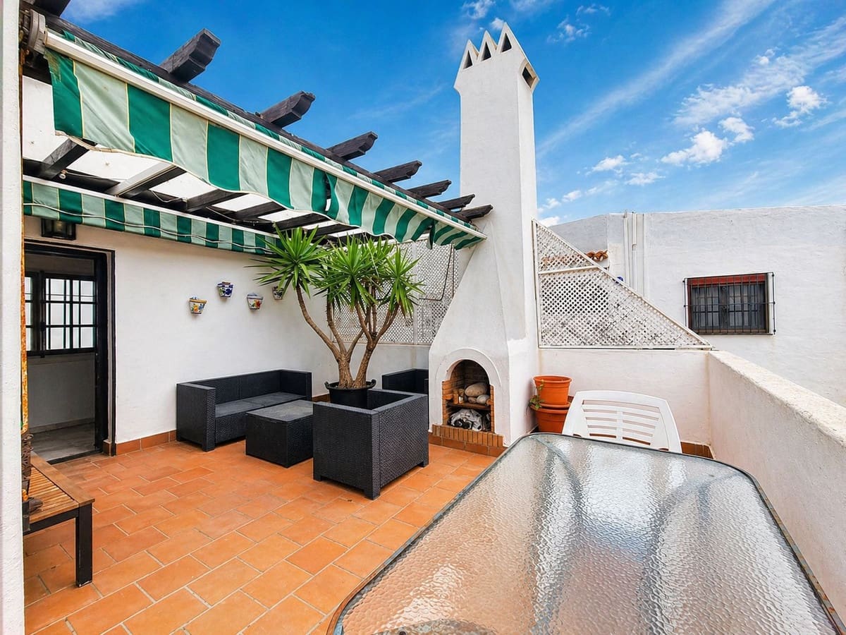 3 bedroom Townhouse for sale in La Duquesa / Puerto de la Duquesa - € 399,000 (Ref: 10082802)