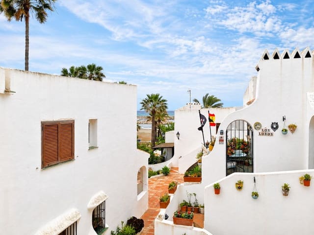3 bedroom Townhouse for sale in La Duquesa / Puerto de la Duquesa, Manilva - € 399,000 (Ref: 10082802)