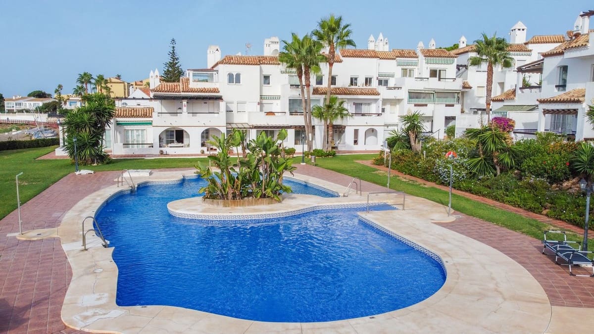 2 slaapkamer Appartement te koop in Calahonda met garage - € 575.000 (Ref: 10082860)