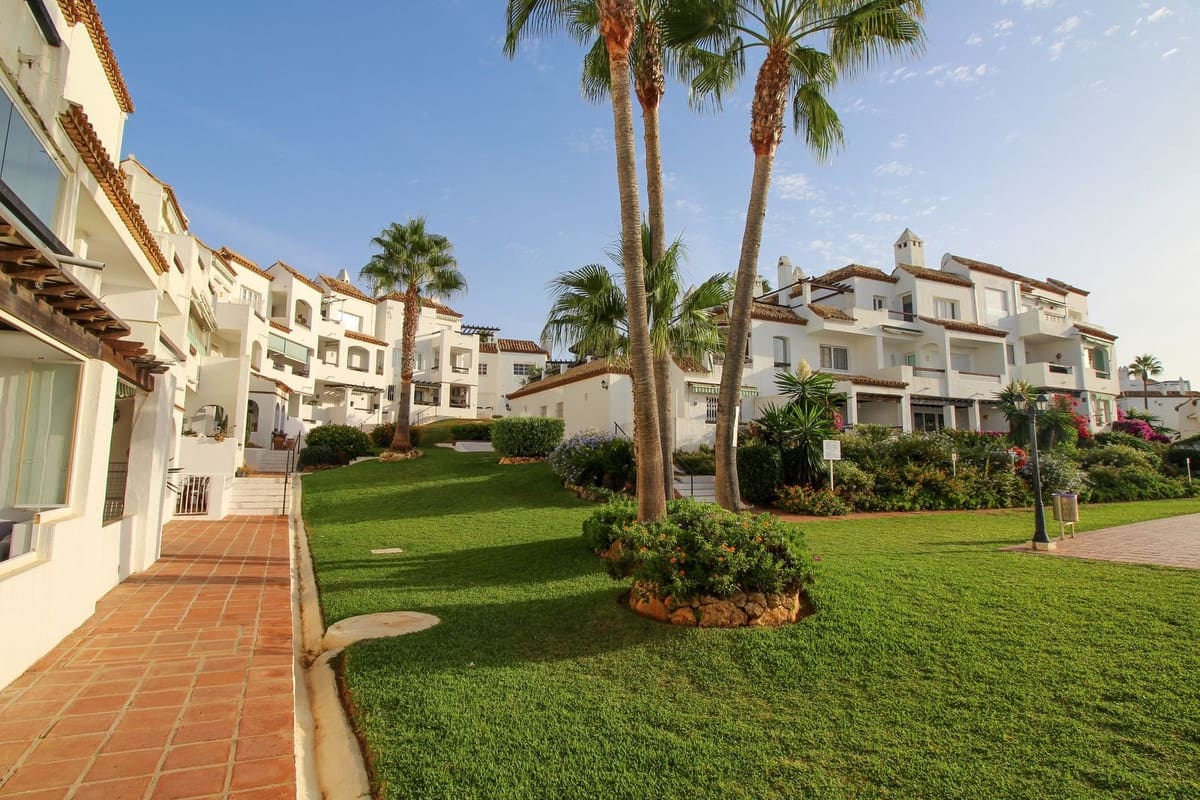 2 slaapkamer Appartement te koop in Calahonda met garage - € 575.000 (Ref: 10082860)