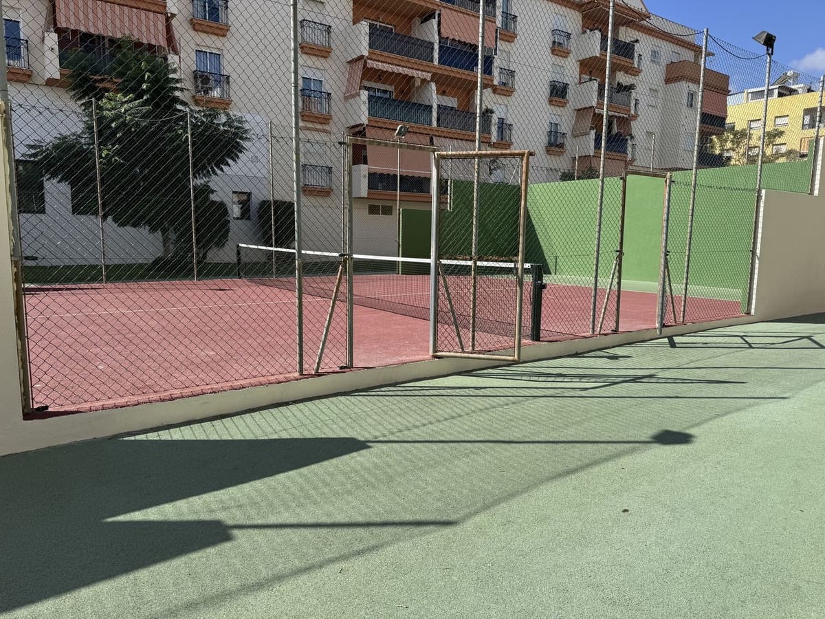 4 sovrum Lägenhet till salu i Estepona med pool garage - 695 000 € (Ref: 10082867)