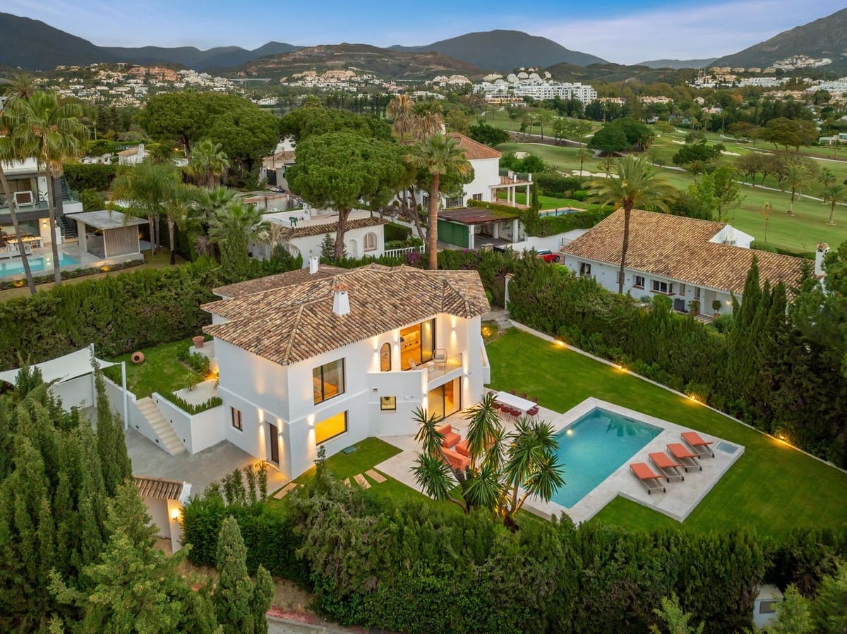 4 chambre Villa/Maison à vendre à Nueva Andalucia avec piscine garage - 2 995 000 € (Ref: 10082885)