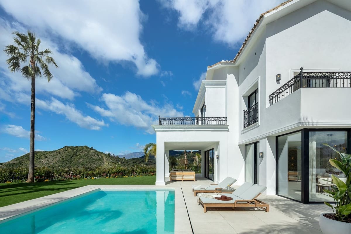 5 bedroom Villa for sale in Los Arqueros with pool garage - € 5,495,000 (Ref: 10082892)