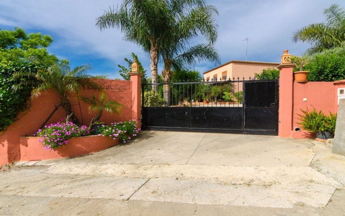 4 bedroom Finca/Country House for sale in Estepona with pool - € 795,000 (Ref: 10082904)