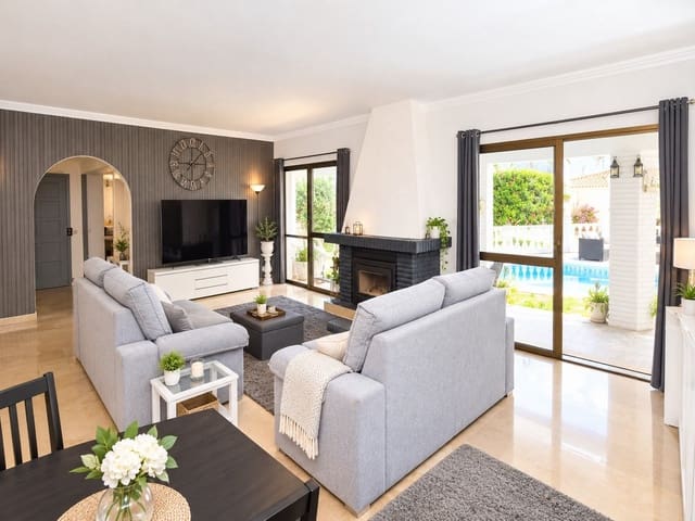 3 sypialnia Willa na sprzedaż w Benalmadena Costa, Benalmádena z basenem garażem - 625 000 € (Ref: 10082922)
