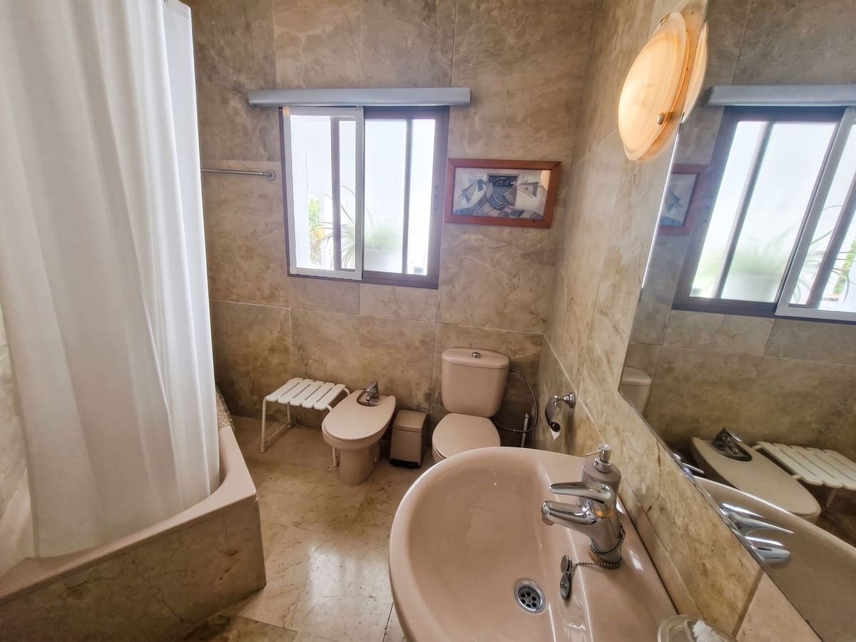 3 sypialnia Willa na sprzedaż w Benalmadena Costa z basenem garażem - 625 000 € (Ref: 10082922)
