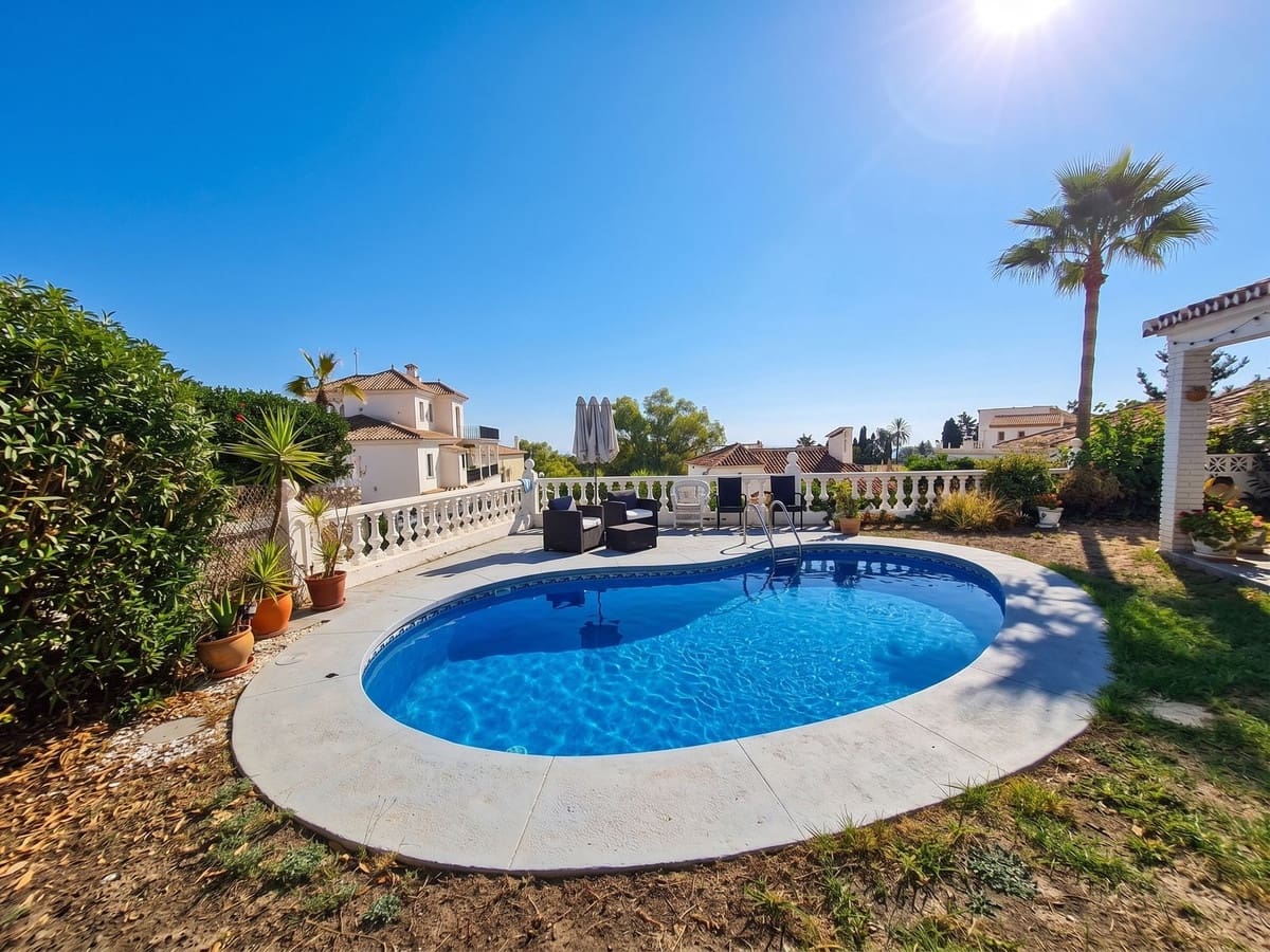3 sypialnia Willa na sprzedaż w Benalmadena Costa z basenem garażem - 625 000 € (Ref: 10082922)