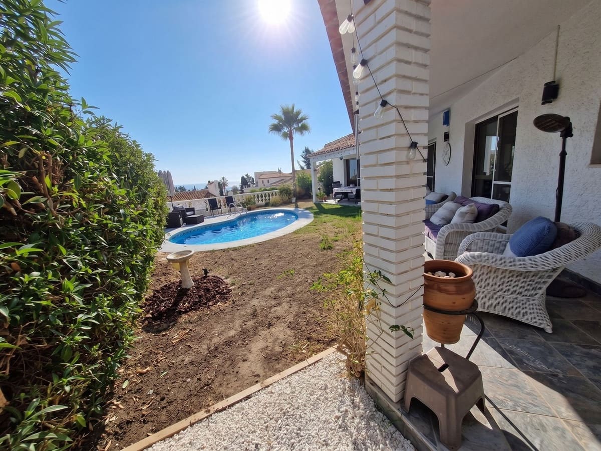 3 sypialnia Willa na sprzedaż w Benalmadena Costa z basenem garażem - 625 000 € (Ref: 10082922)