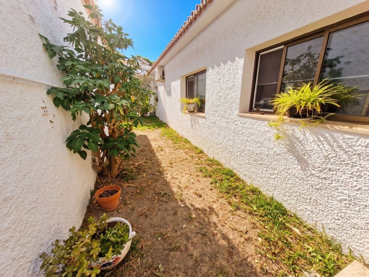 3 sypialnia Willa na sprzedaż w Benalmadena Costa z basenem garażem - 625 000 € (Ref: 10082922)