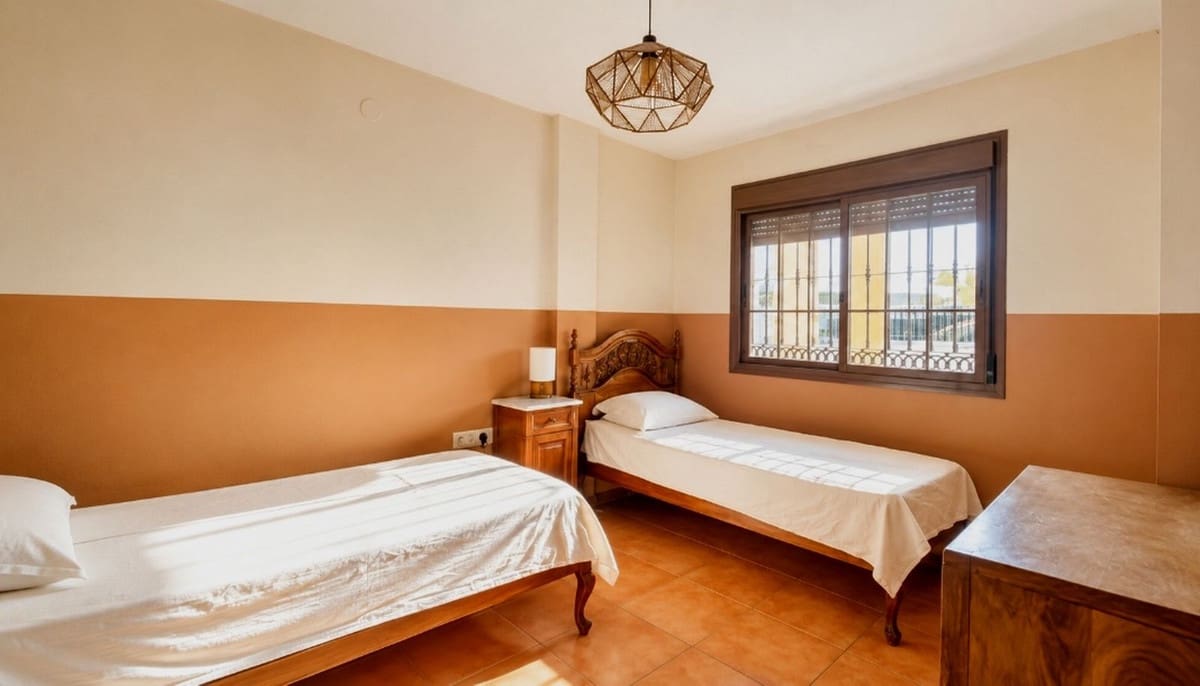 5 bedroom Villa for sale in Puerto de la Torre with garage - € 595,000 (Ref: 10082932)