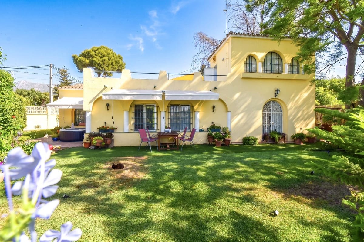 3 slaapkamer Villa te koop in Marbella met zwembad garage - € 739.000 (Ref: 10082945)
