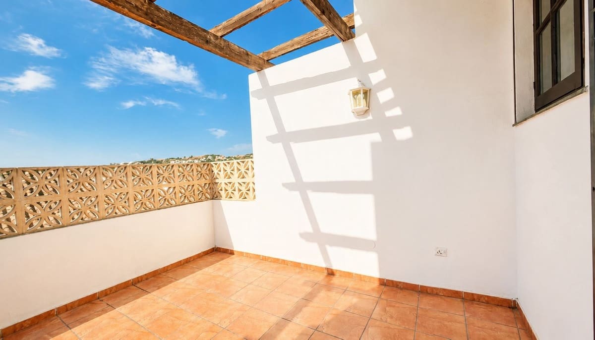 3 slaapkamer Rijtjeshuis te koop in Mijas Golf met zwembad - € 425.000 (Ref: 10082952)