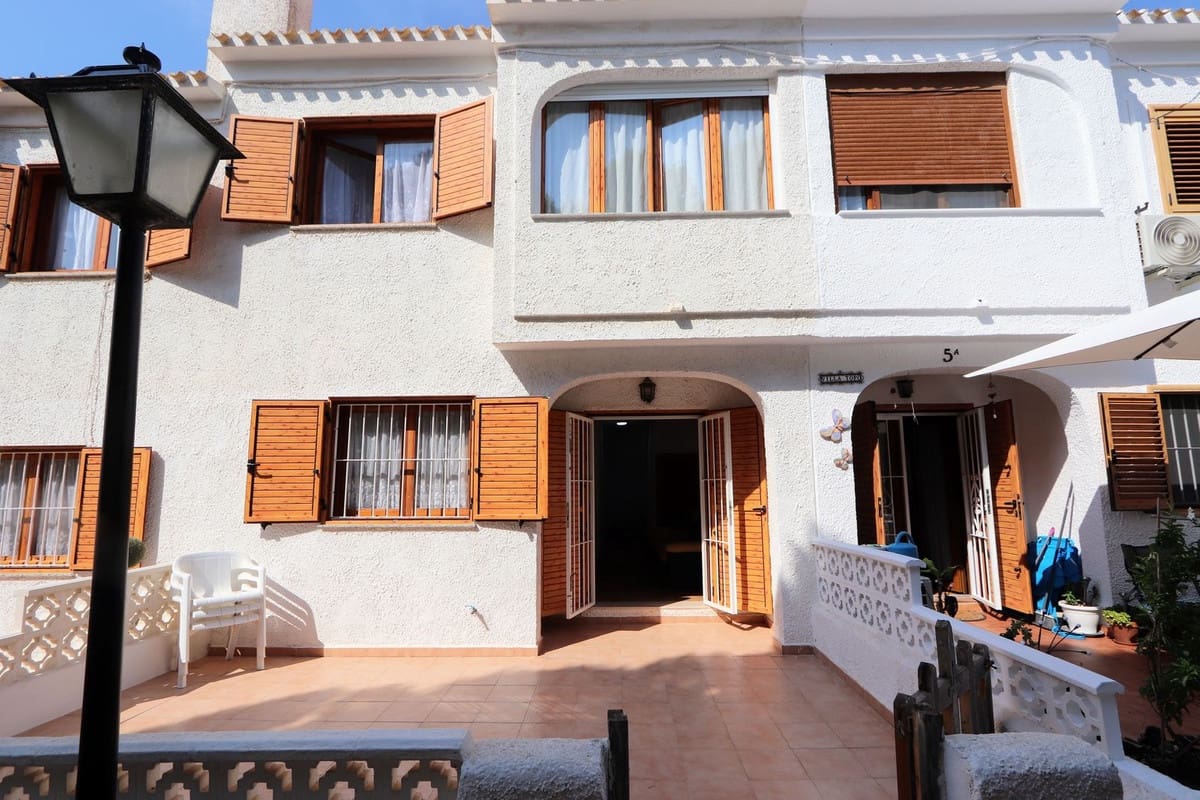 3 Zimmer Haus zu verkaufen in Playa Flamenca mit Garage - 289.000 € (Ref: 10082976)