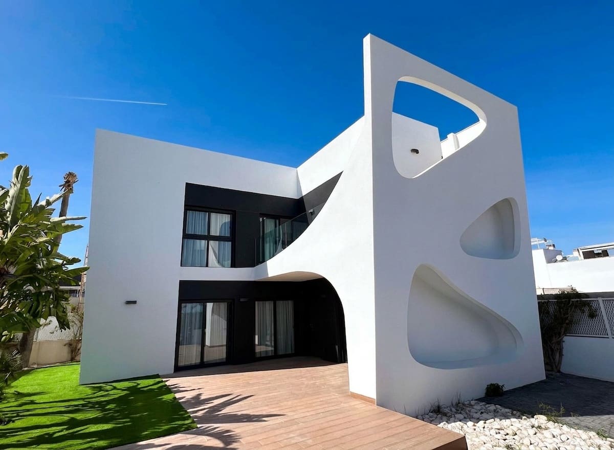 3 bedroom Villa for sale in Rojales with pool garage - € 770,000 (Ref: 10083284)