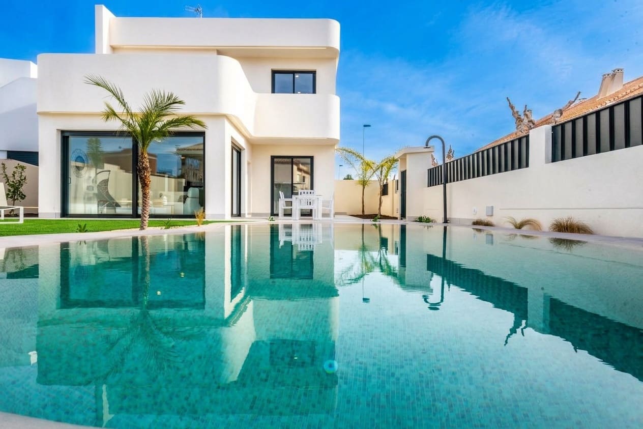 3 bedroom Villa for sale in Roldan with pool garage - € 419,950 (Ref: 10083319)