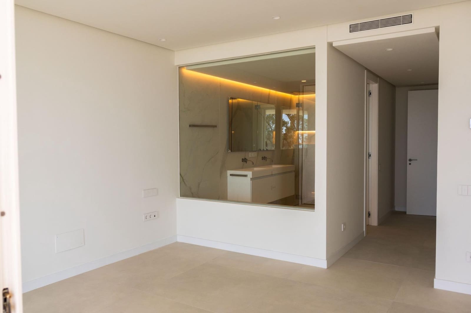 Apartamento de 2 habitaciones en Ojen en venta con piscina garaje - 960.000 € (Ref: 10083729)