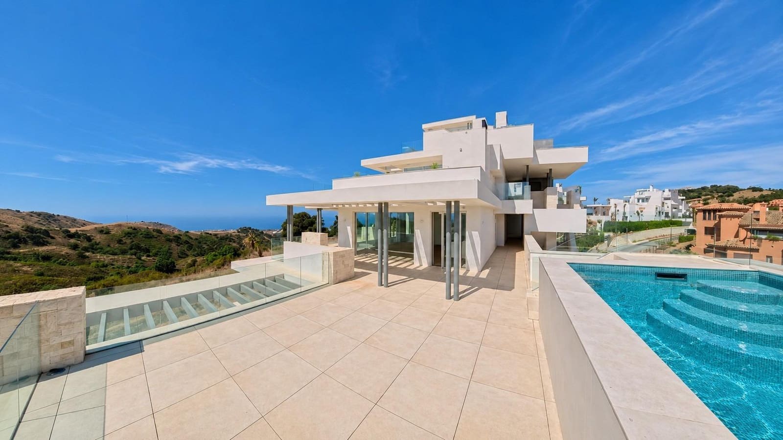 4 quarto Apartamento para venda em Ojen com piscina garagem - 2 950 000 € (Ref: 10083732)