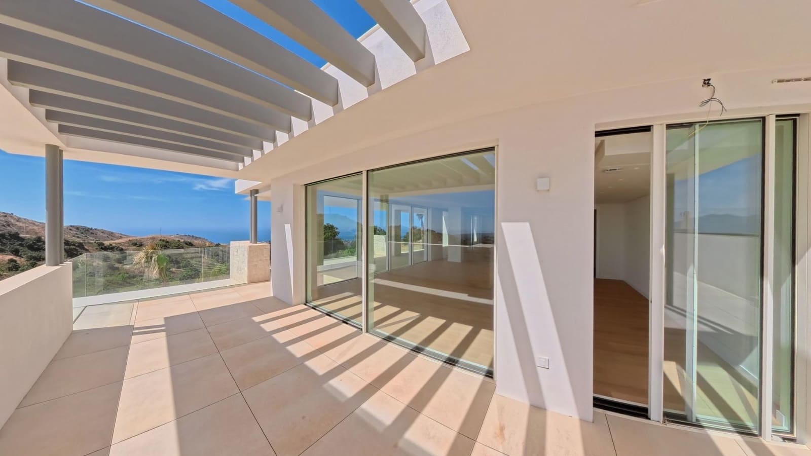 4 quarto Apartamento para venda em Ojen com piscina garagem - 2 950 000 € (Ref: 10083732)