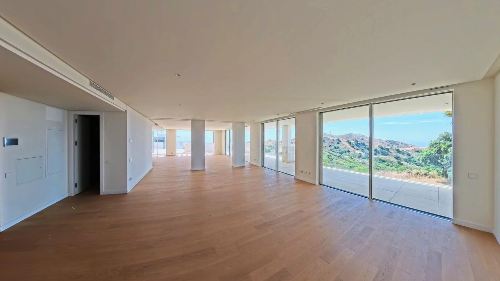4 quarto Apartamento para venda em Ojen com piscina garagem - 2 950 000 € (Ref: 10083732)