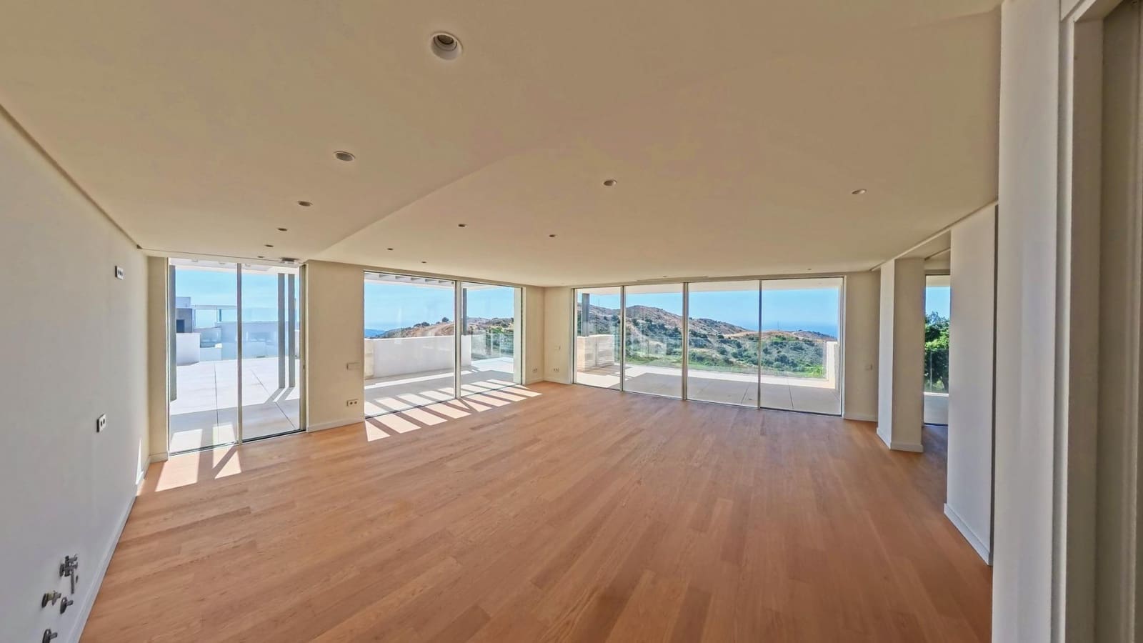 4 quarto Apartamento para venda em Ojen com piscina garagem - 2 950 000 € (Ref: 10083732)