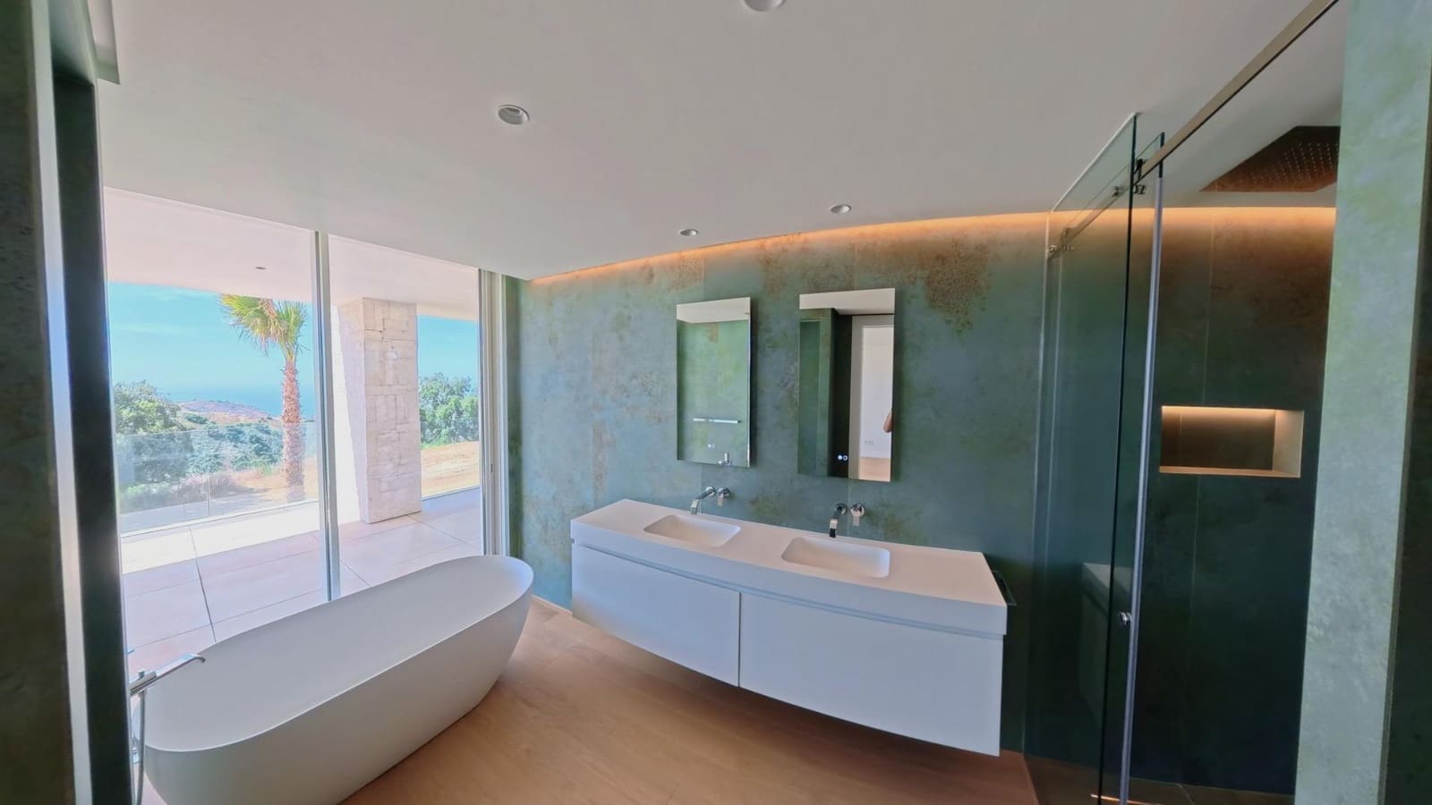 4 quarto Apartamento para venda em Ojen com piscina garagem - 2 950 000 € (Ref: 10083732)