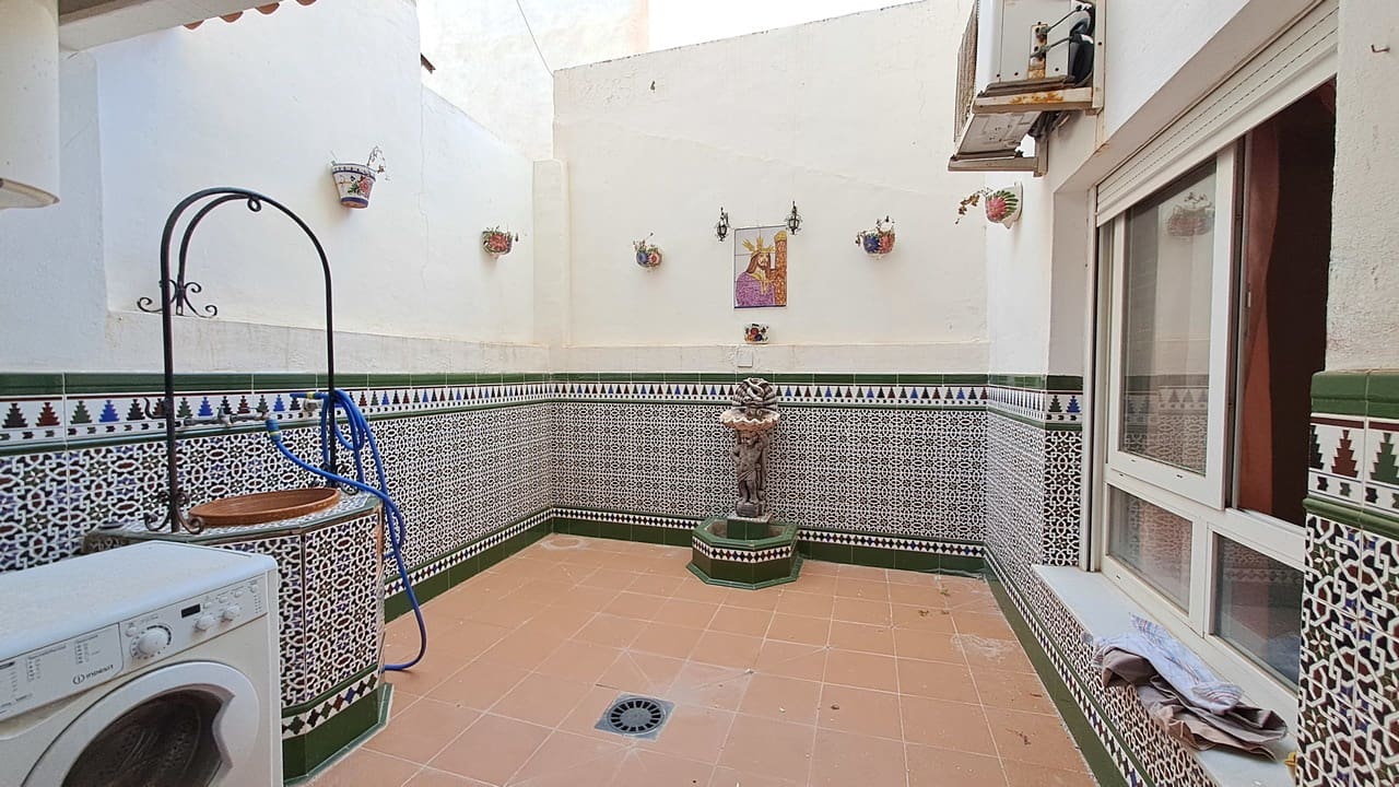 5 bedroom Apartment for sale in Torrevieja with garage - € 315,000 (Ref: 10083834)