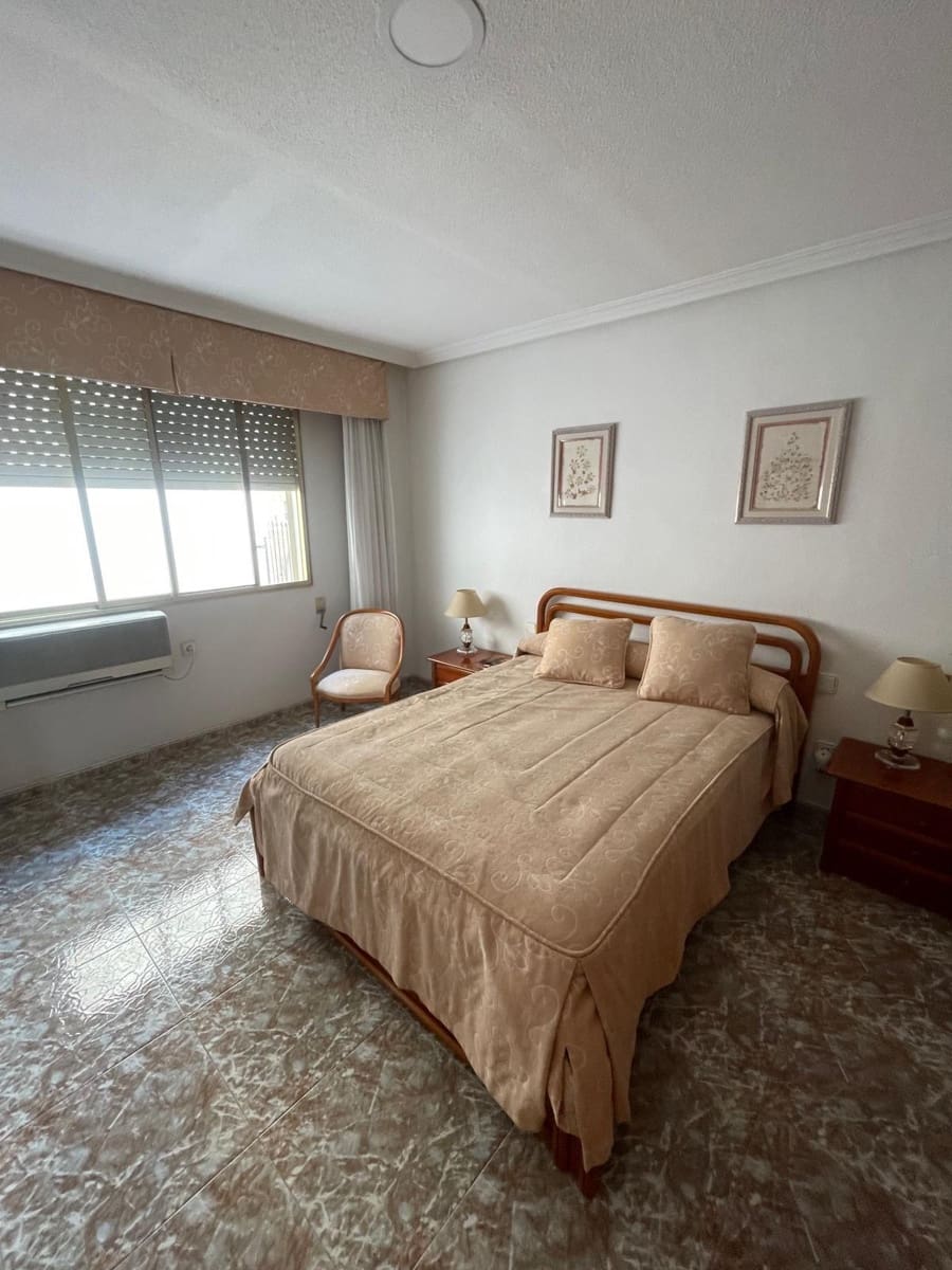 4 sovrum Lägenhet till salu i Torrevieja - 317 000 € (Ref: 10083836)