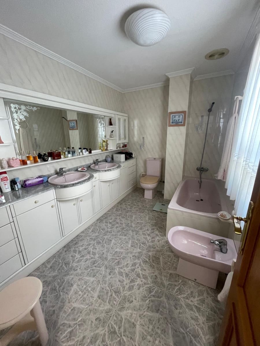4 sovrum Lägenhet till salu i Torrevieja - 317 000 € (Ref: 10083836)