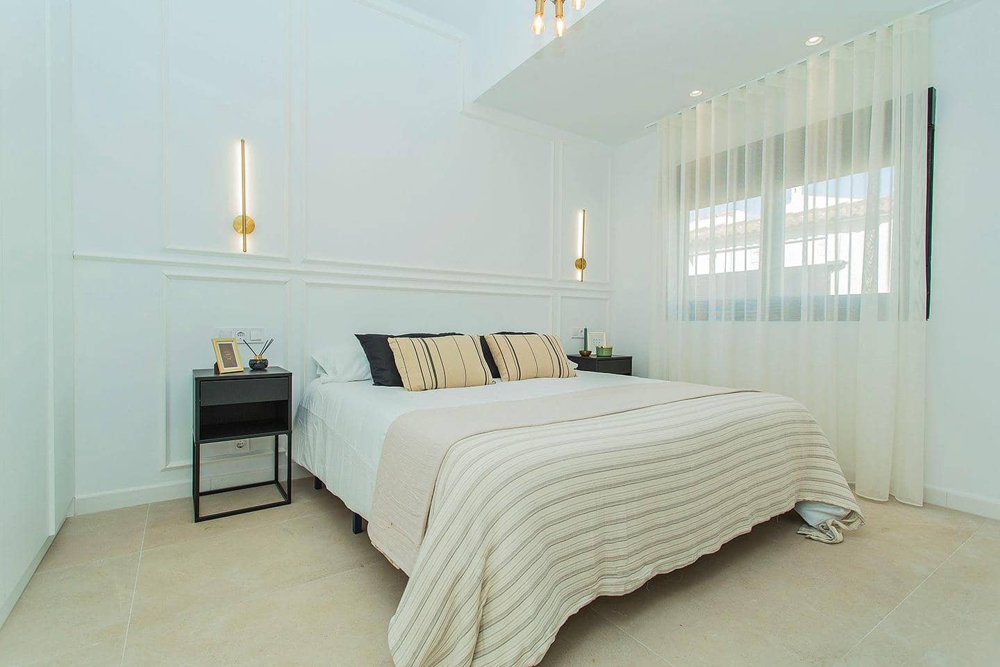Casa de 2 habitaciones en Torrevieja en venta con piscina - 499.000 € (Ref: 10083847)