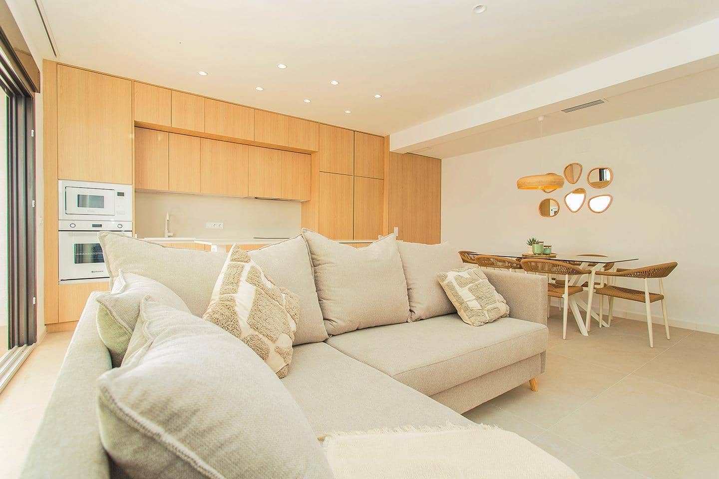 Casa de 2 habitaciones en Torrevieja en venta con piscina - 499.000 € (Ref: 10083847)