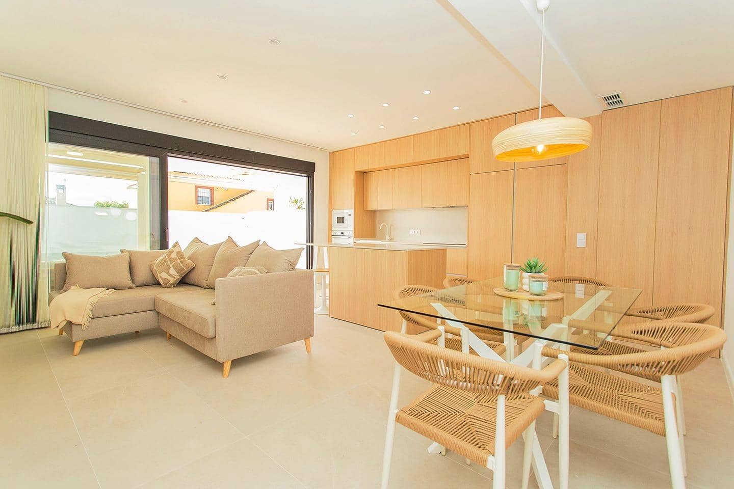 Casa de 2 habitaciones en Torrevieja en venta con piscina - 499.000 € (Ref: 10083847)