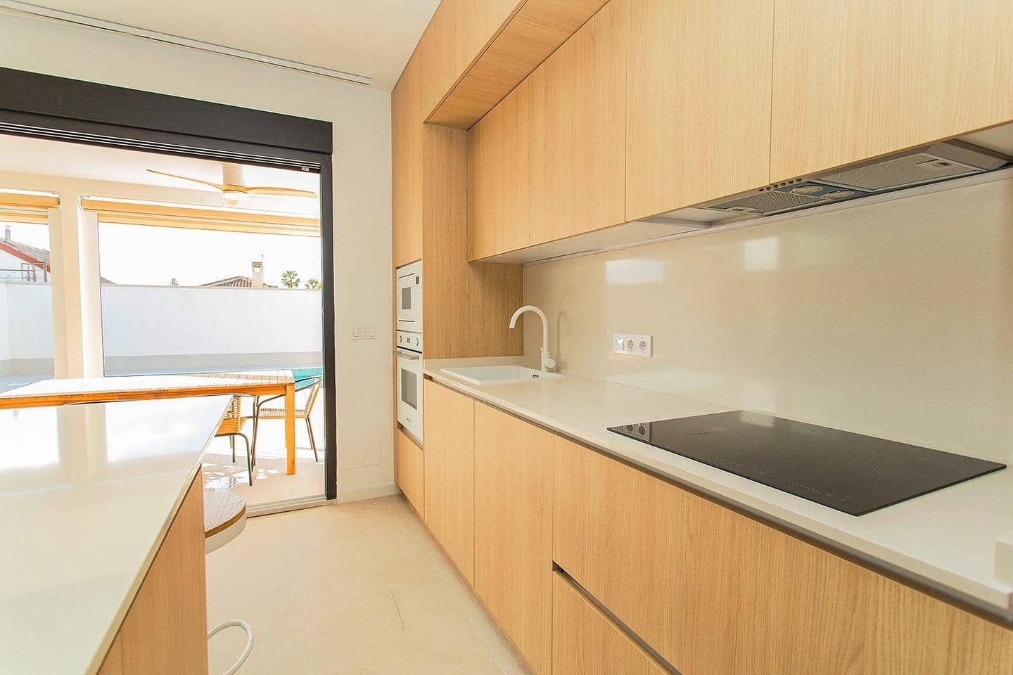 Casa de 2 habitaciones en Torrevieja en venta con piscina - 499.000 € (Ref: 10083847)