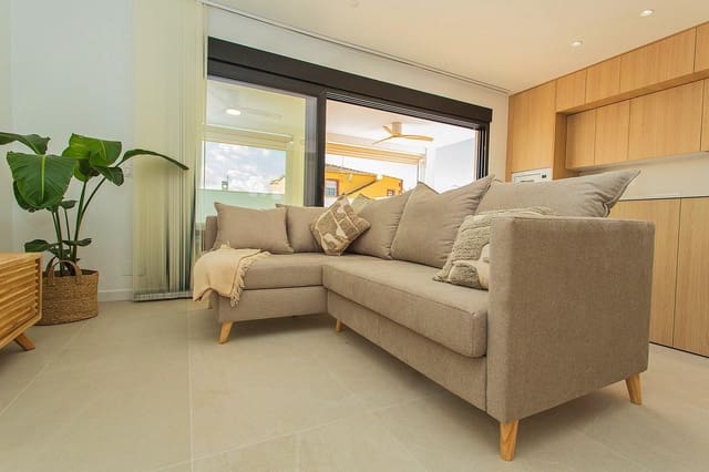 Casa de 2 habitaciones en El Chaparral, Torrevieja en venta con piscina - 499.000 € (Ref: 10083847)