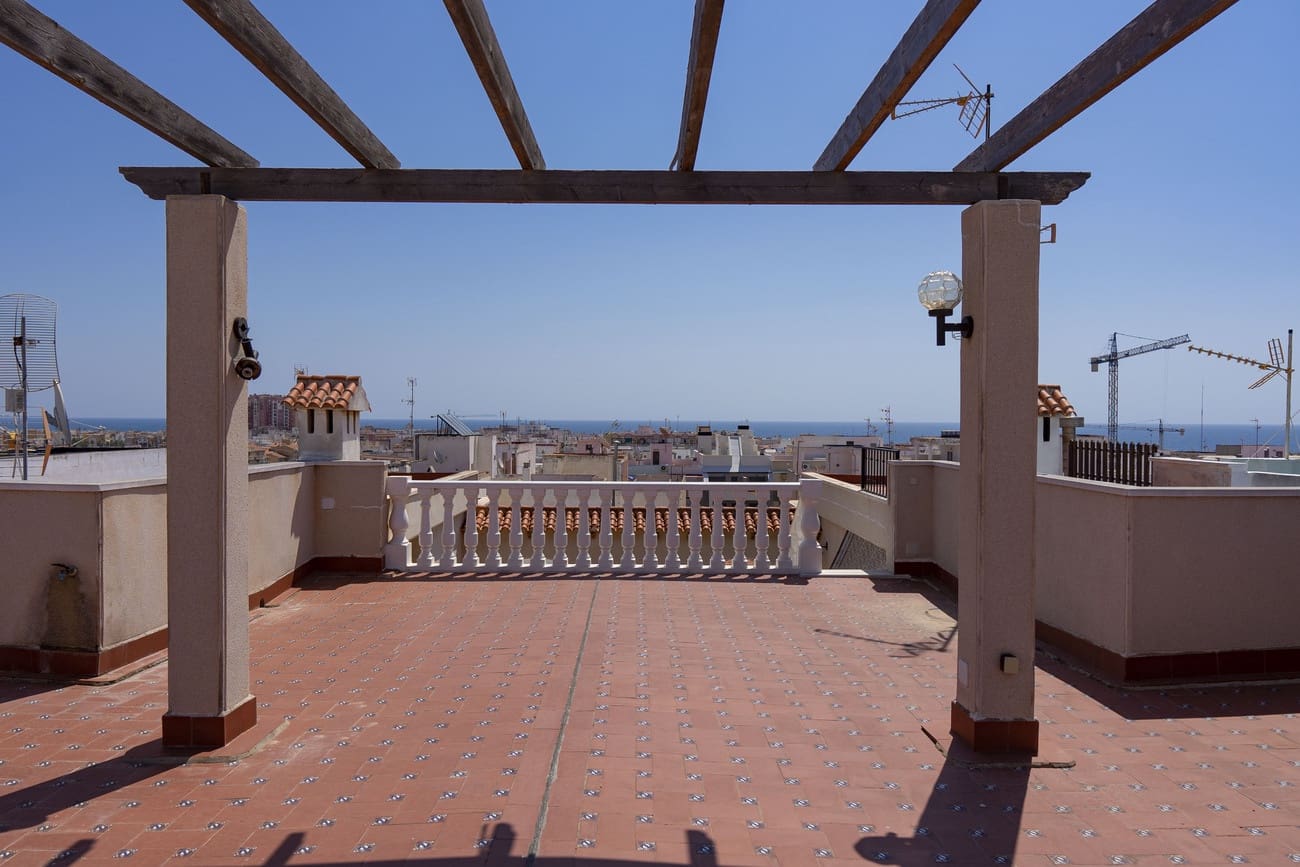 7 makuuhuone Kattohuoneisto myytävänä paikassa Torrevieja - 445 000 € (Ref: 10083855)