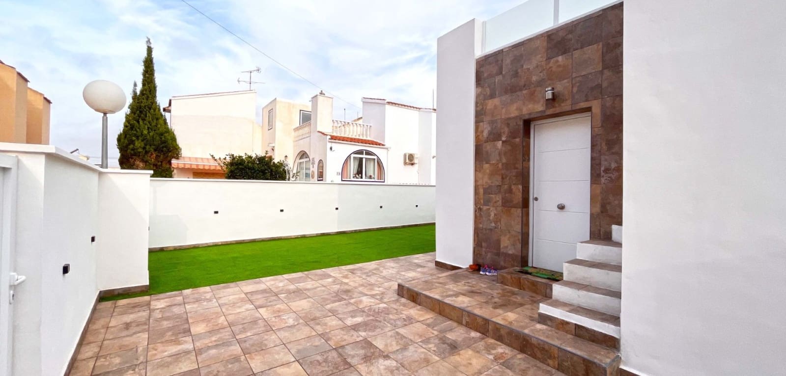 Bungalow de 2 habitaciones en Orihuela Costa en venta - 219.000 € (Ref: 10083861)