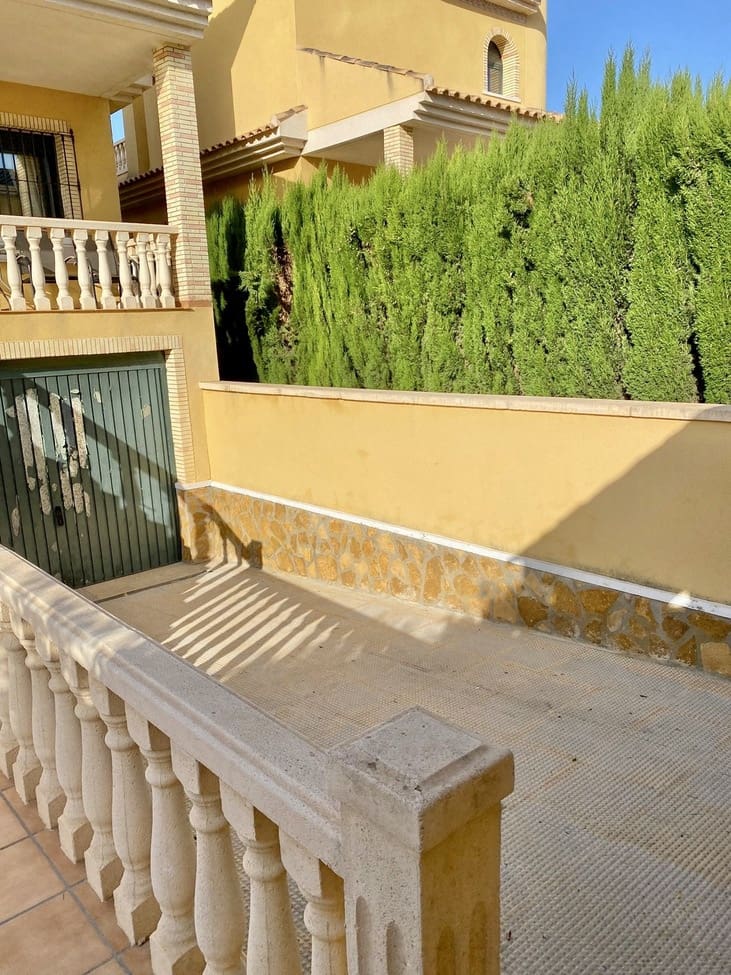3 slaapkamer Halfvrijstaande villa te koop in Villamartin - € 363.500 (Ref: 10083862)