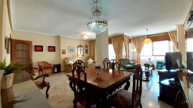 4 soveværelse Lejlighed til salg i Centro - Muelle Pesquero, Torrevieja - € 285.000 (Ref: 10083863)