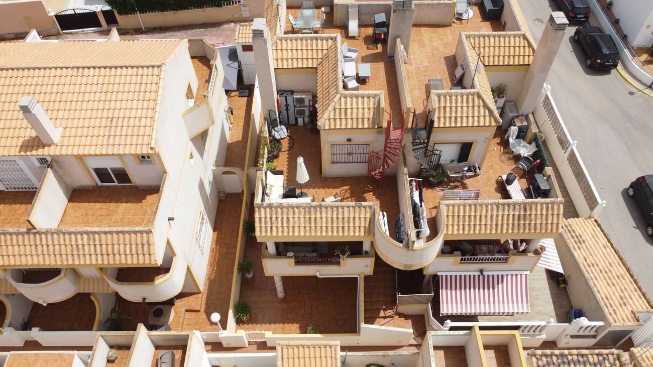 3 soveværelse Byhus til salg i Torrevieja med swimmingpool - € 189.000 (Ref: 10083868)