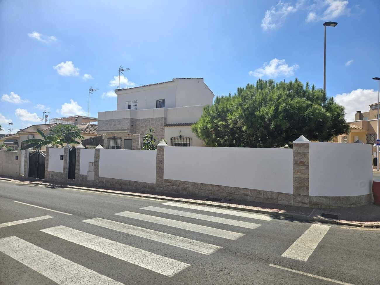 3 Zimmer Villa zu verkaufen in Torrevieja mit Garage - 495.000 € (Ref: 10083881)