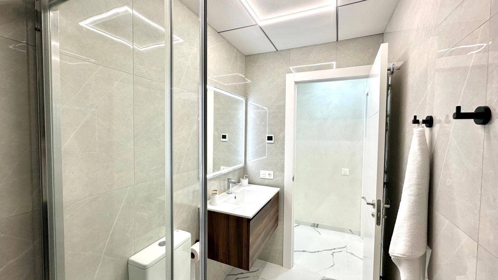 Apartamento de 2 habitaciones en Torrevieja en venta - 235.000 € (Ref: 10083900)