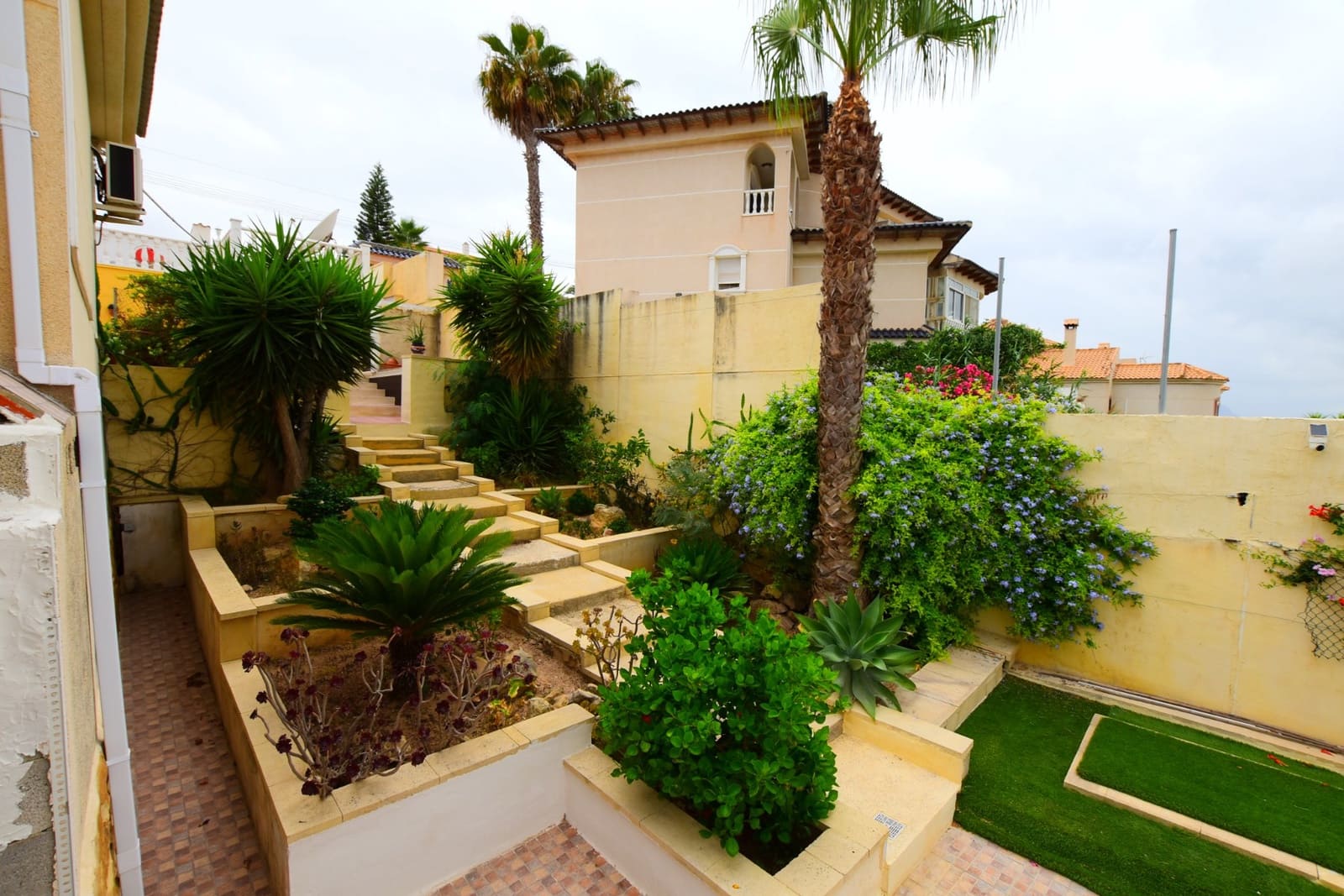 3 bedroom Studio for sale in Algorfa with pool garage - € 599,990 (Ref: 10083911)