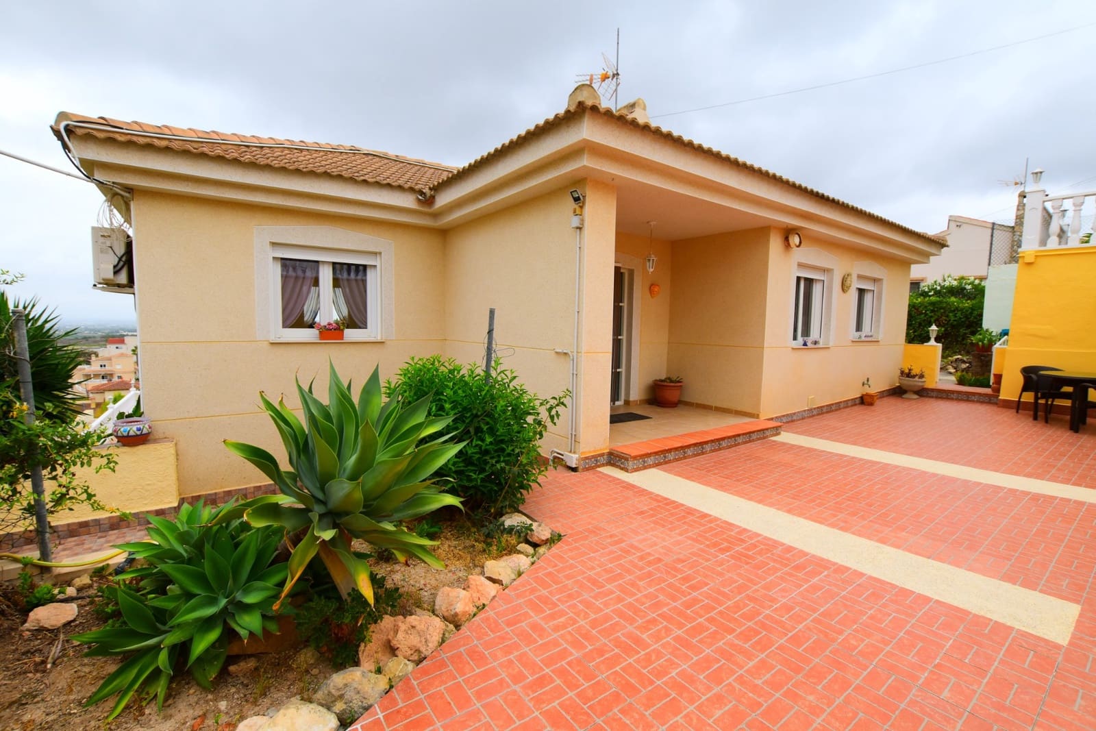 3 bedroom Studio for sale in Algorfa with pool garage - € 599,990 (Ref: 10083911)