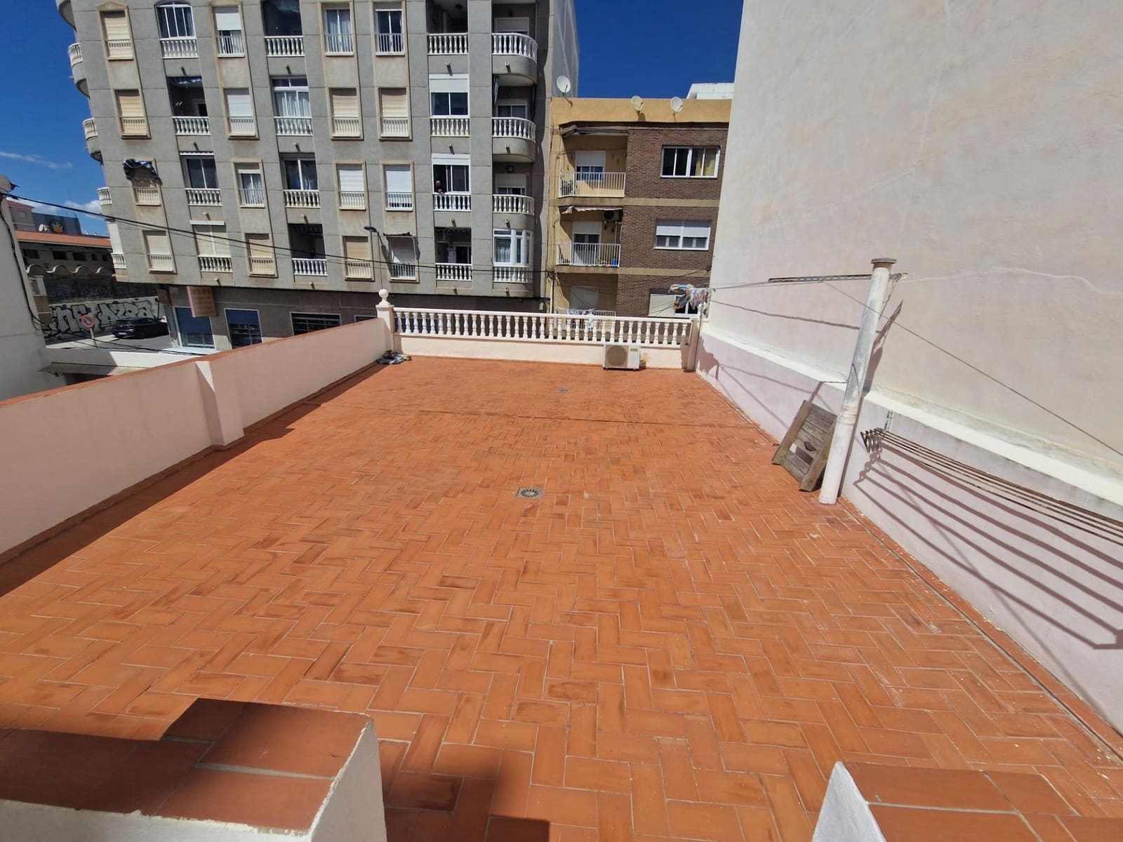 4 makuuhuone Omakotitalo myytävänä paikassa Torrevieja - 221 900 € (Ref: 10083917)